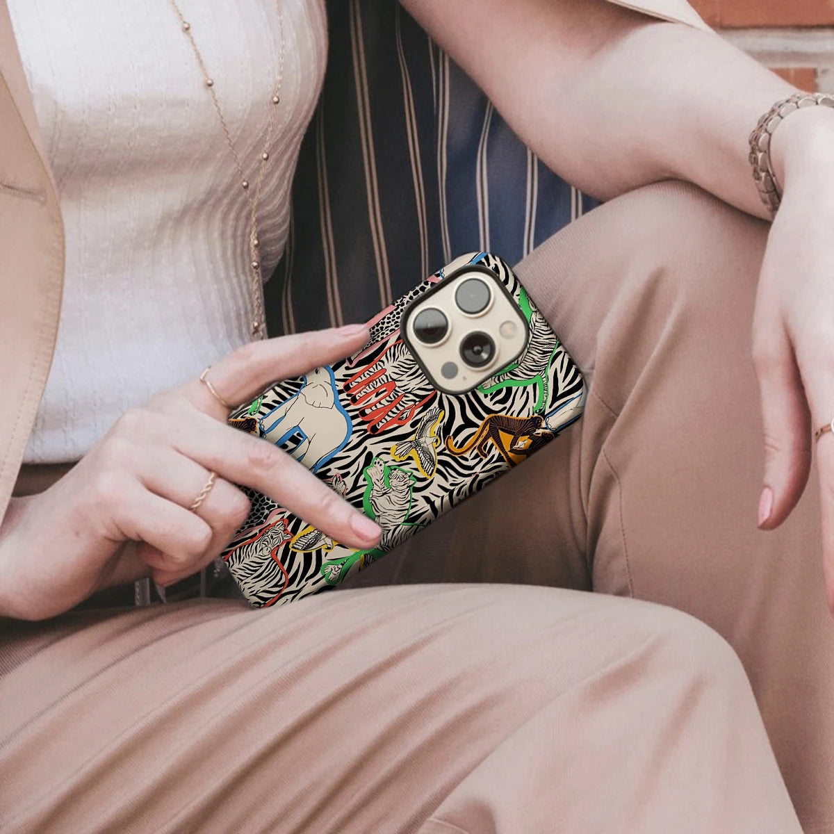 Clmj Wildlife graffiti Phone Case for iPhone 16 15 14 13 12 11 X XS XR XSMAX 7 8 Pro Max Plus Luxury Double-layer Back Cover